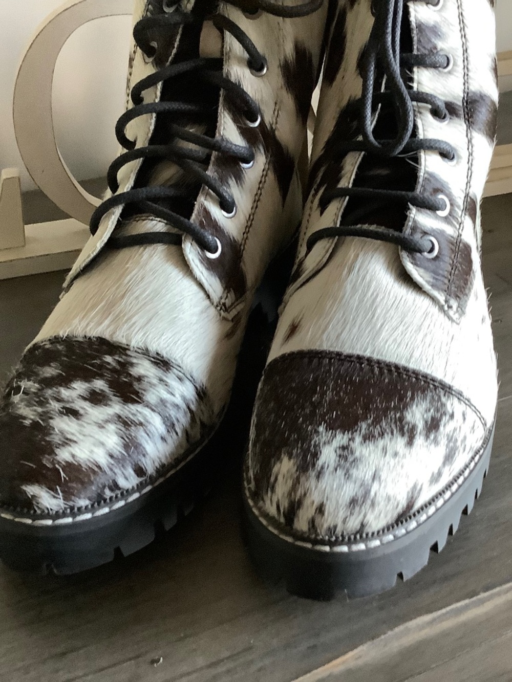 Cowhide boot - Picture 8 of 9